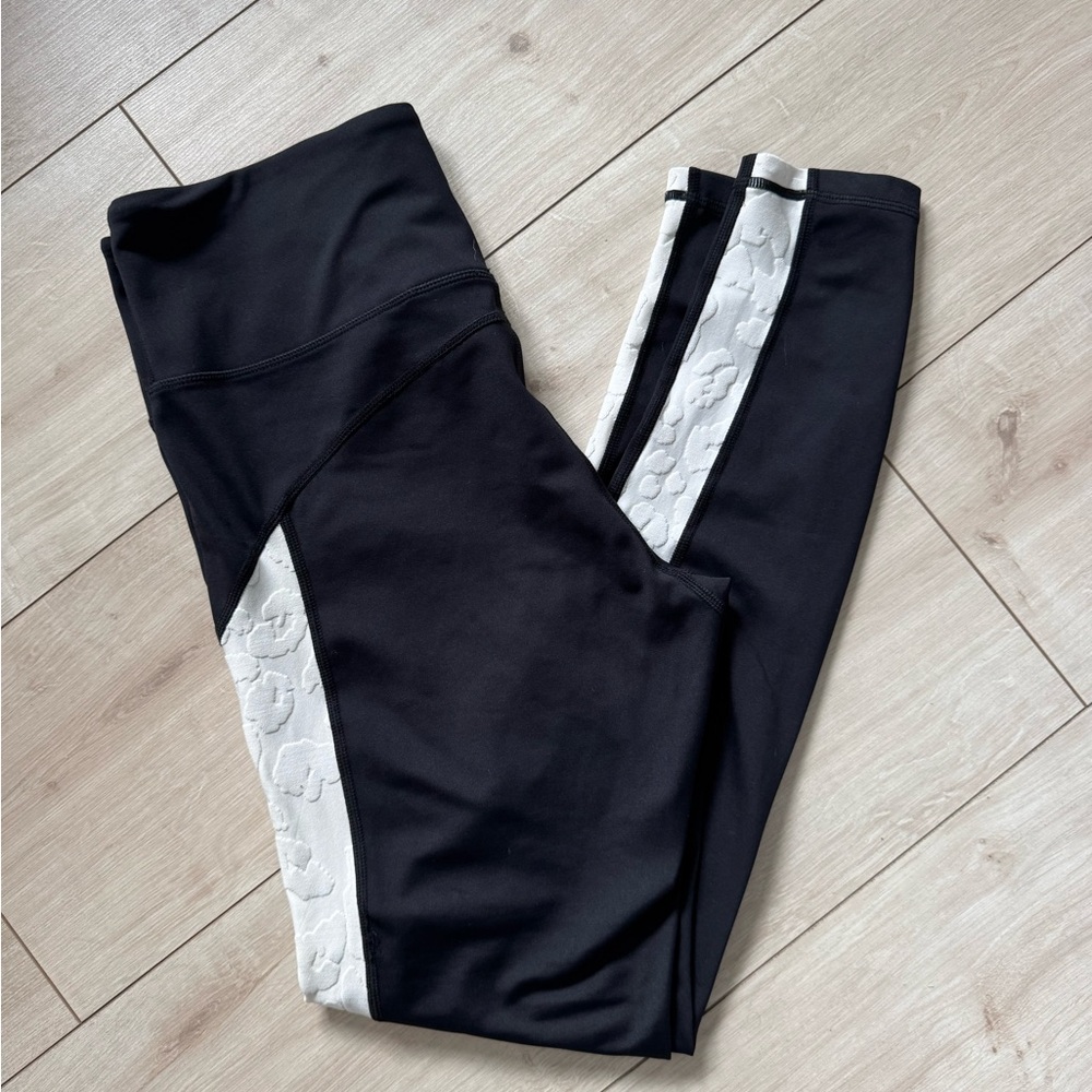 White Leopard Strip Light n Tight Hi-Rise Leggings - Picture 3 of 6
